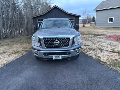 Used 2017 Nissan Titan SV image 5