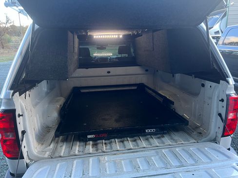 Used 2018 Chevrolet Silverado 1500 LT w/ LT Eassist Package image 16