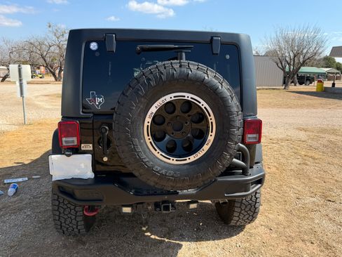 Used 2016 Jeep Wrangler Unlimited Rubicon image 8