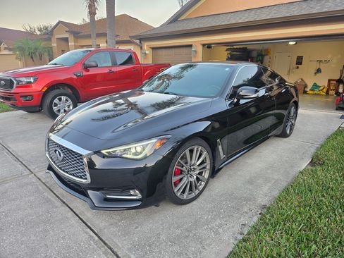 Used 2017 INFINITI Q60 Red Sport 400 image 2