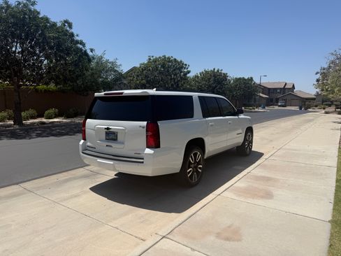 Used 2020 Chevrolet Suburban Premier w/ Premier 6.2L Value Package AWD/4WD image 6