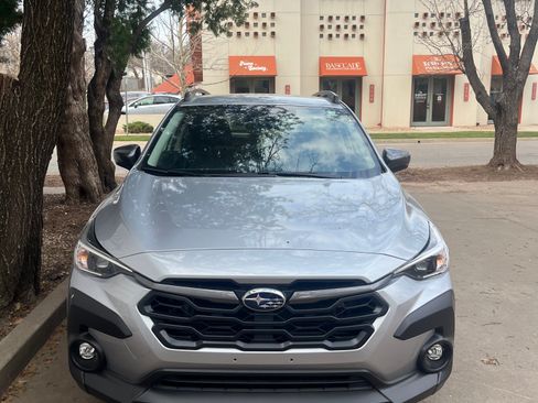 Used 2024 Subaru Crosstrek 2.0i Premium image 4
