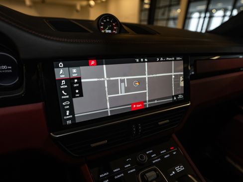 Used 2021 Porsche Cayenne Turbo S image 23