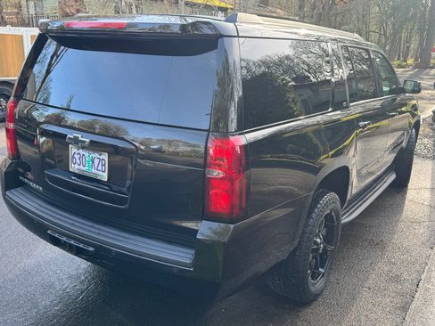 Used 2018 Chevrolet Suburban LT image 8