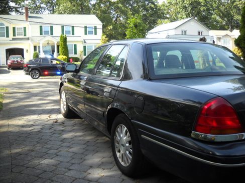 Used 2003 Ford Crown Victoria LX image 2