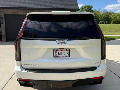 Used 2023 Cadillac Escalade Sport Platinum AWD/4WD image 6