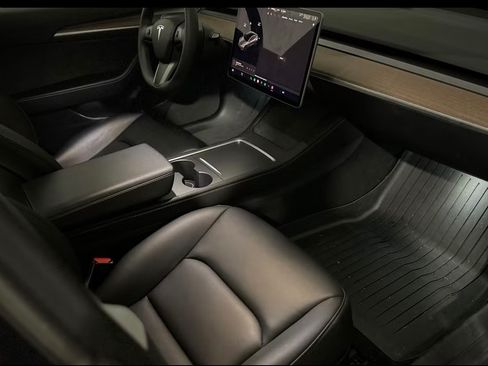 Used 2023 Tesla Model 3 Performance image 9