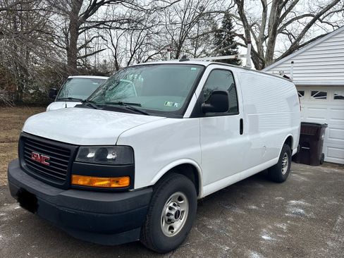 Used 2018 GMC Savana 2500 image 1