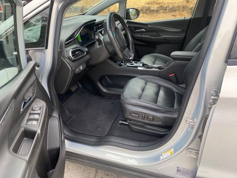 Used 2023 Chevrolet Bolt LT w/ Infotainment Package image 4