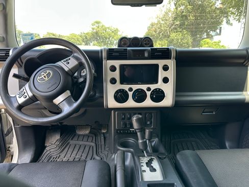 Used 2012 Toyota FJ Cruiser Sport Utility 2D w/ Convenience Pkg image 12