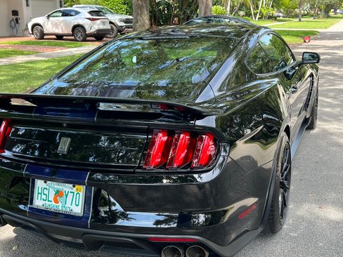 Used 2019 Ford Mustang Shelby GT350 w/ Technology Package RWD image 12