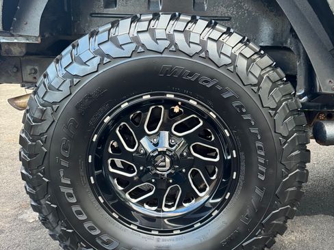 Used 2011 Jeep Wrangler Unlimited Sahara image 6