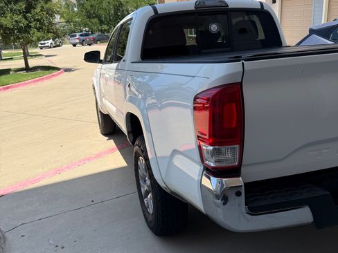 Used 2017 Toyota Tacoma SR5 w/ Tow Package RWD image 9