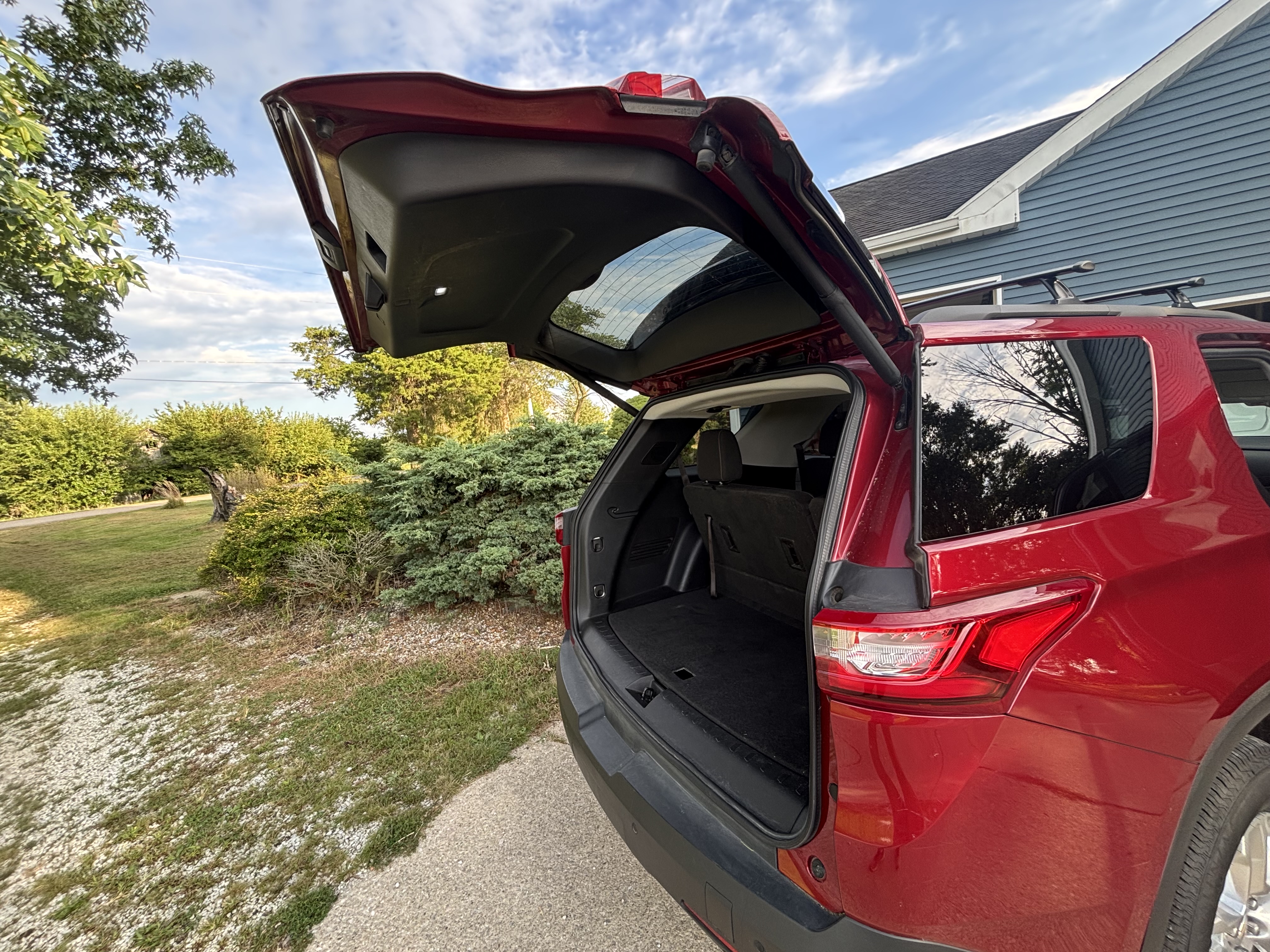 Used 2020 Chevrolet Traverse LT FWD image 18