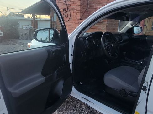 Used 2019 Toyota Tacoma SR w/ SR Convenience Package image 12