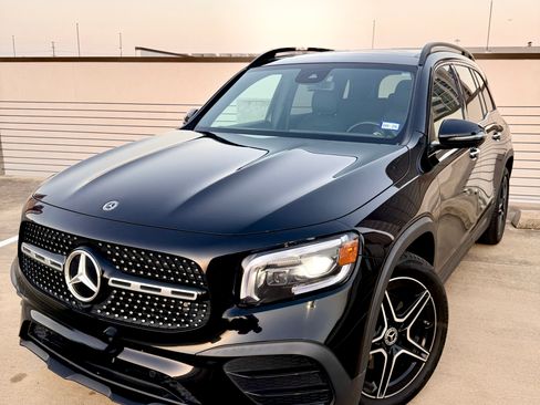 Used 2021 Mercedes-Benz GLB 250 4MATIC w/ AMG Line image 2