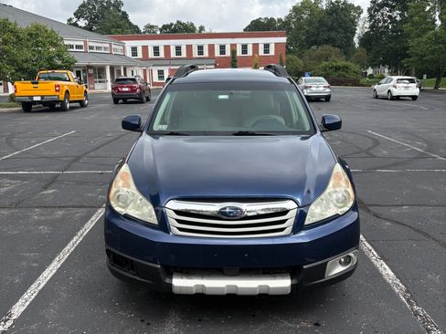 Used 2011 Subaru Outback 2.5i Limited AWD/4WD image 4