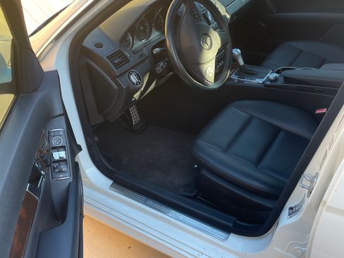 Used 2009 Mercedes-Benz C 300 Sedan image 12