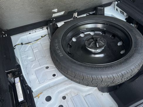 Used 2021 Mercedes-Benz GLC 300 4MATIC image 8