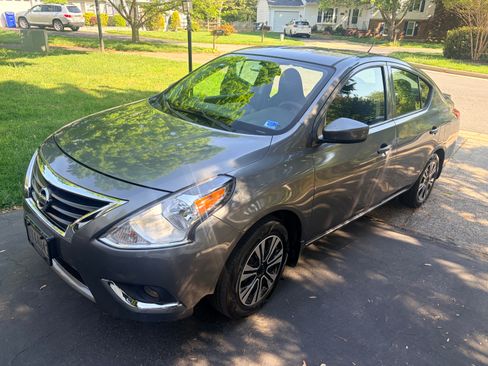 Used 2016 Nissan Versa S Plus FWD image 1