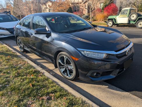 Used 2017 Honda Civic Touring image 5