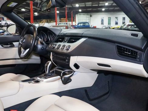Used 2011 BMW Z4 sDrive35i image 13