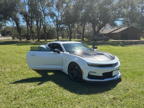 Used 2021 Chevrolet Camaro SS image 13