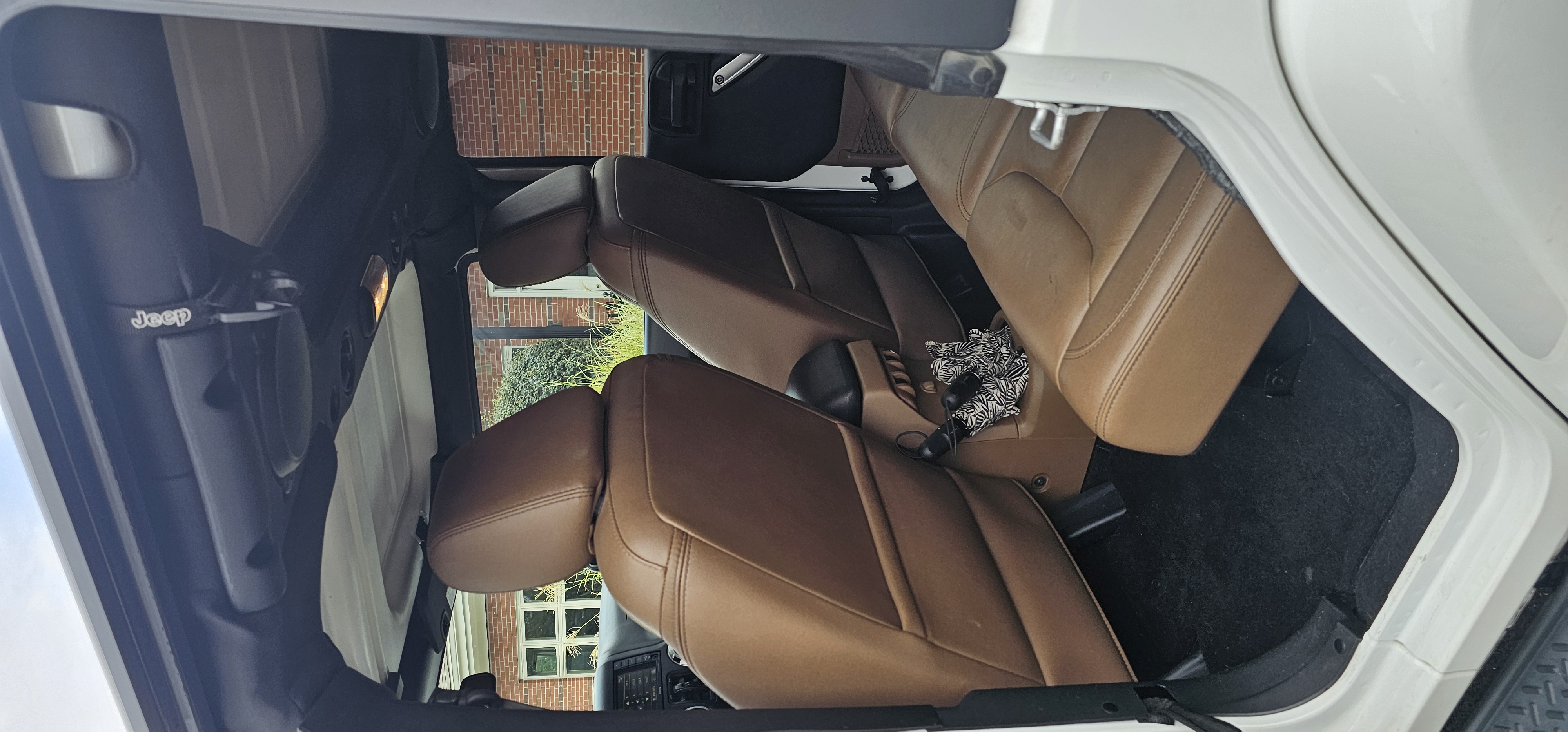 Used 2014 Jeep Wrangler Unlimited Sahara w/ Dual Top Group AWD/4WD image 9