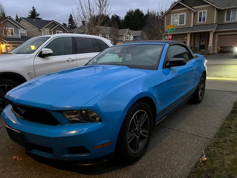 Used 2011 Ford Mustang Premium w/ 201A Rapid Spec Order Code image 10