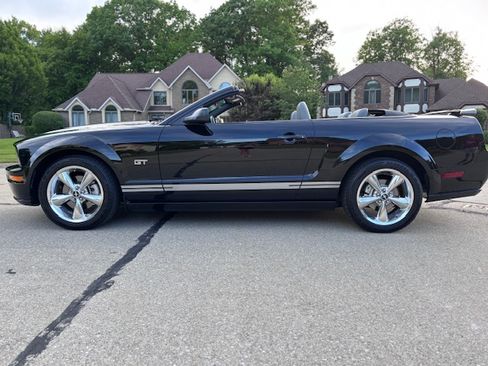 Used 2006 Ford Mustang GT RWD image 9