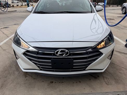 Used 2019 Hyundai Elantra SE w/ Cargo Package image 2