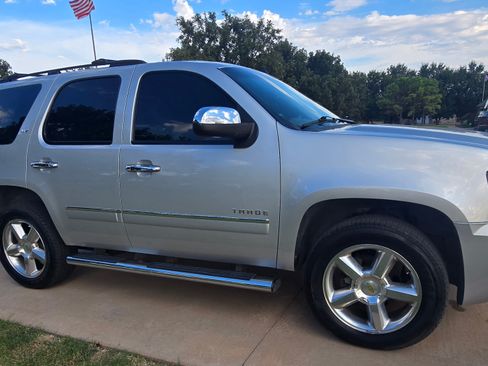 Used 2014 Chevrolet Tahoe LTZ image 2