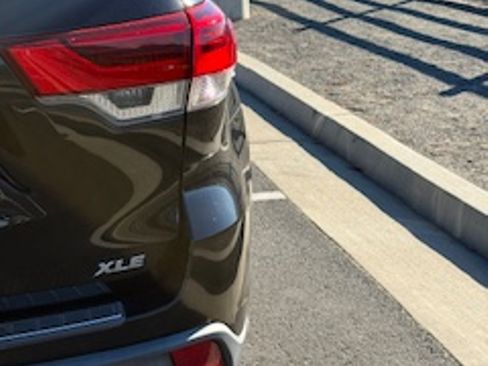 Used 2019 Toyota Highlander XLE image 15