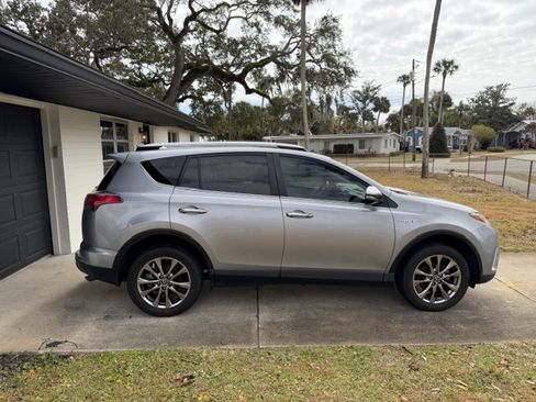 Used 2017 Toyota RAV4 Limited image 12