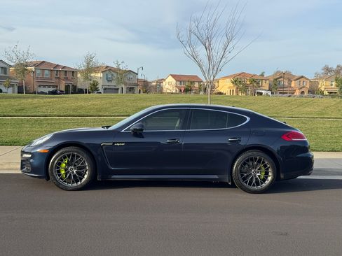 Used 2016 Porsche Panamera S image 1