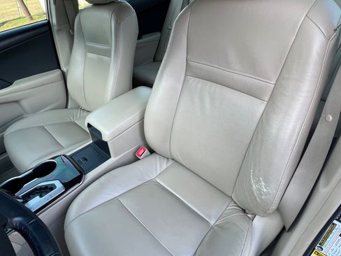 Used 2014 Toyota Camry XLE image 12