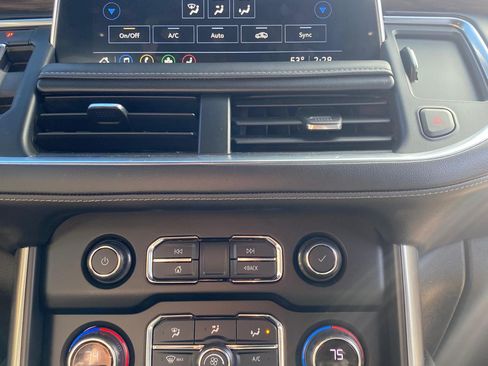 Used 2021 Chevrolet Suburban LT w/ LT Signature Package image 8