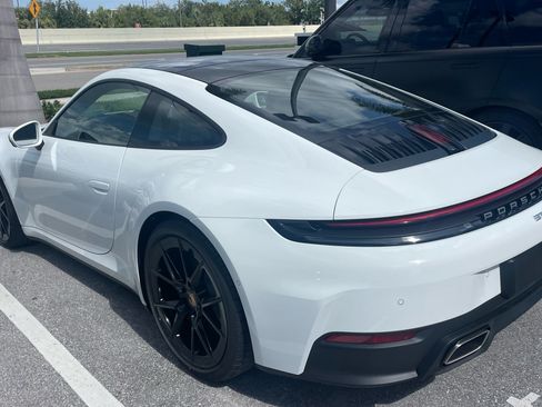 Used 2025 Porsche 911 Carrera image 6
