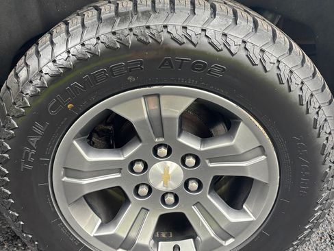 Used 2018 Chevrolet Suburban LT AWD/4WD image 22