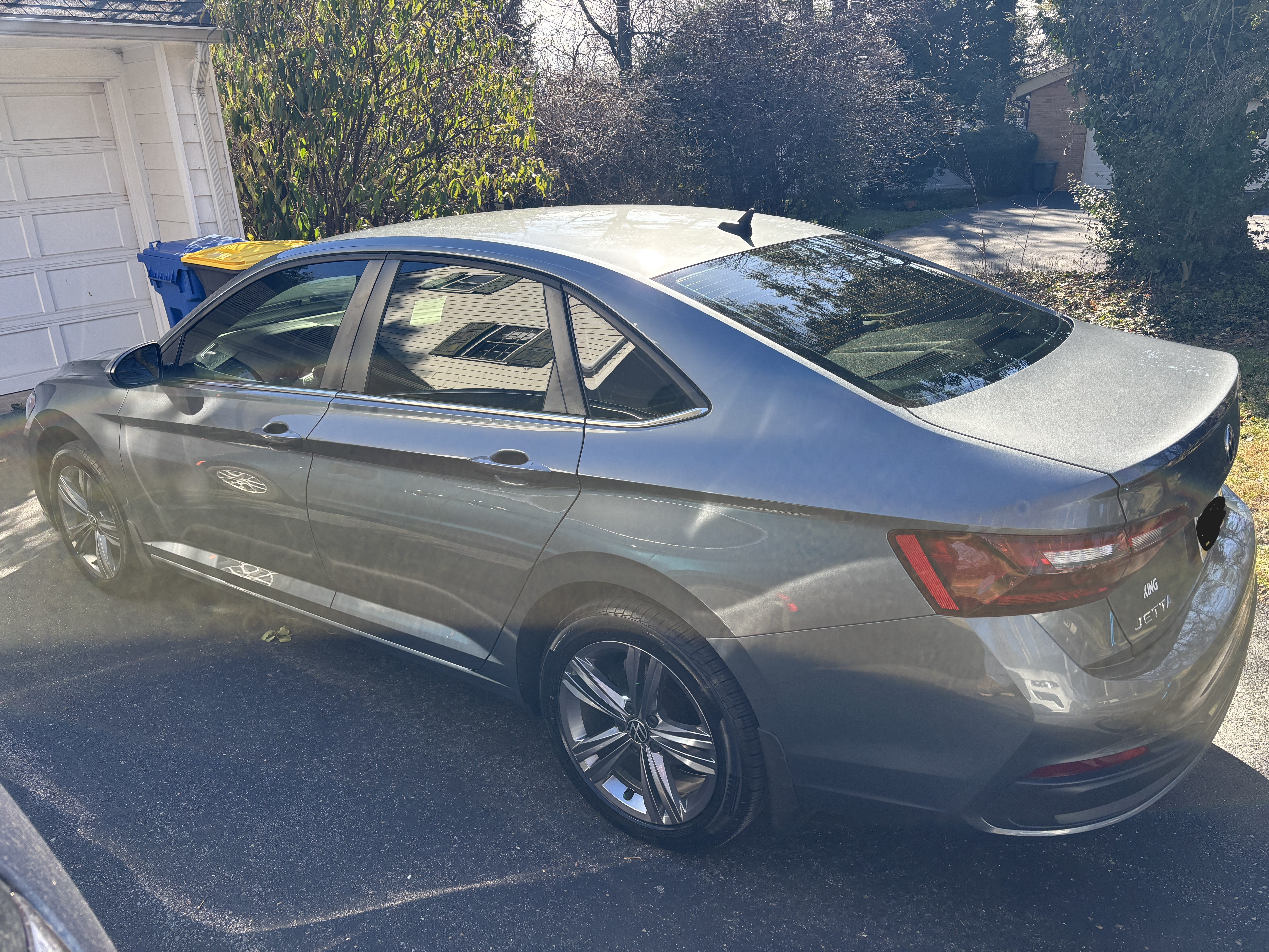 Used 2022 Volkswagen Jetta SE FWD image 2