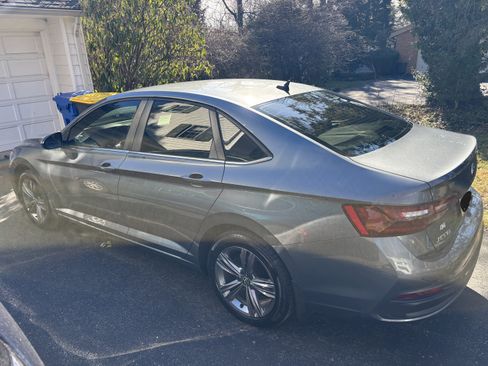 Used 2022 Volkswagen Jetta SE FWD image 2