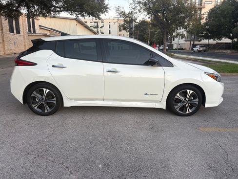 Used 2018 Nissan Leaf SL w/ SL Technology Package image 10