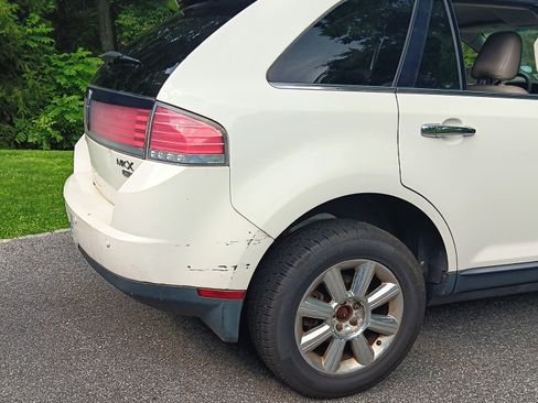 Used 2009 Lincoln MKX AWD image 2