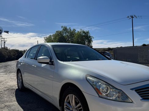 Used 2010 INFINITI G37 Journey image 2