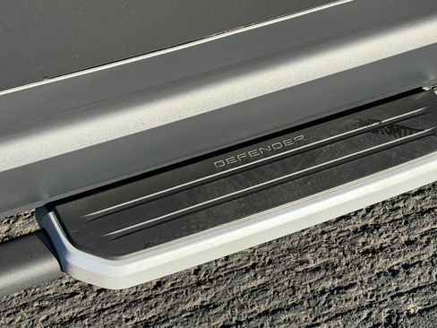 Used 2025 Land Rover Defender 110 S image 9