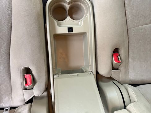 Used 2012 Toyota Highlander FWD image 18