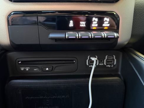 Used 2019 RAM 1500 Laramie RWD image 22