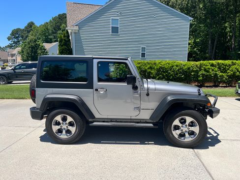 Used 2013 Jeep Wrangler Sport w/ Connectivity Group AWD/4WD image 6