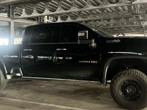 Used 2022 Chevrolet Silverado 2500 High Country image 4