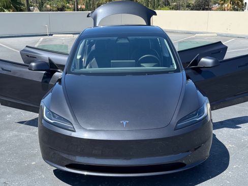 Used 2024 Tesla Model 3 Standard Range RWD image 1